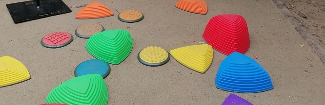 bunte Balanciersteine