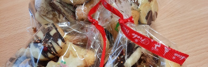 Tüten mit verschiedenen Plätzchensorten